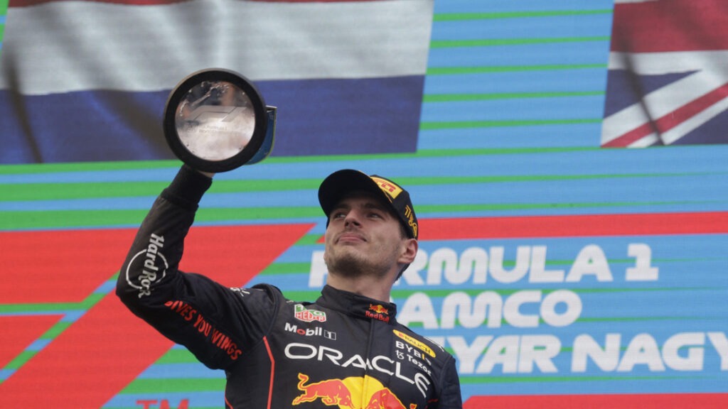 Verstappen első hollandként nyert a Hungaroringen – nagy pénzt fizettek a bukik a 10. pozícióra. Fotó: Lisa Leutner/Reuters