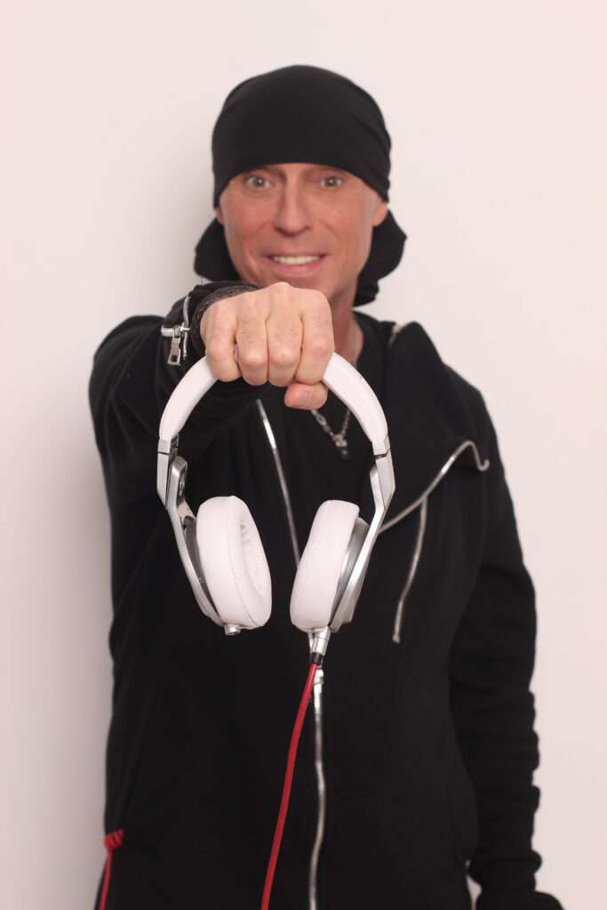 DJ Dominique fejhallgatóval, magán archívumból