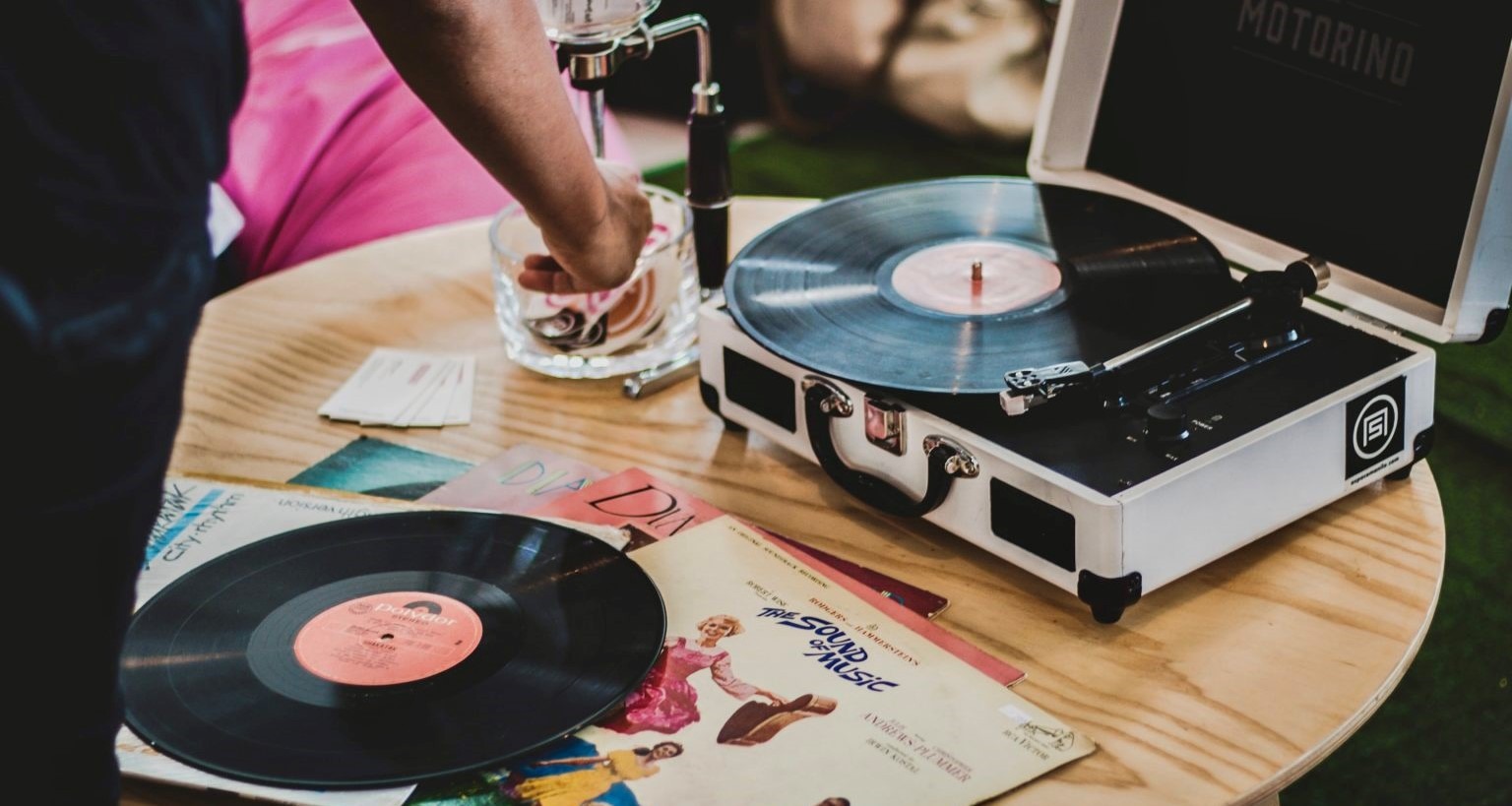 A Bakelit Lemezek Renesz nsza