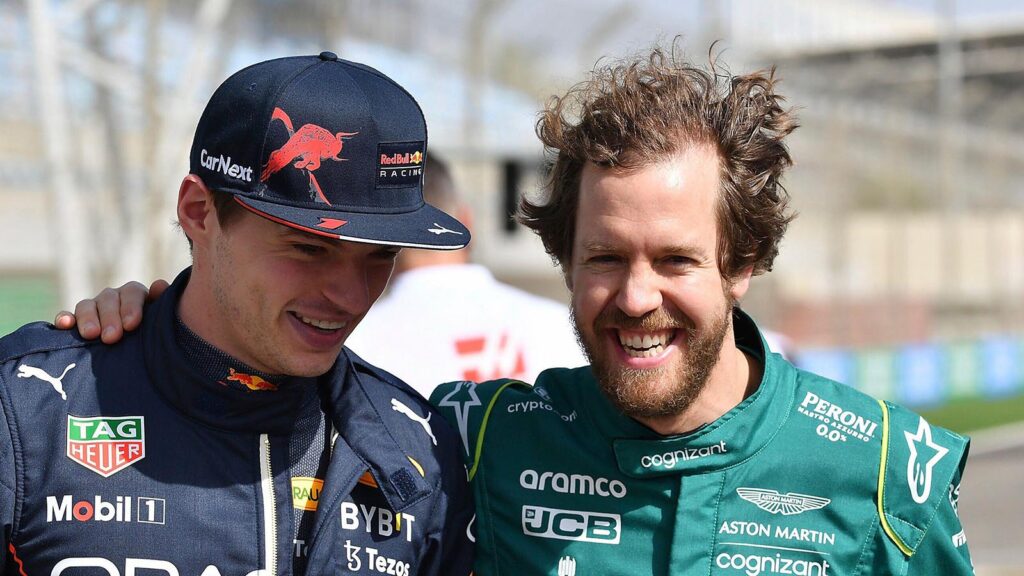 Sebastian Vettel balra és Max Verstappen jobbra